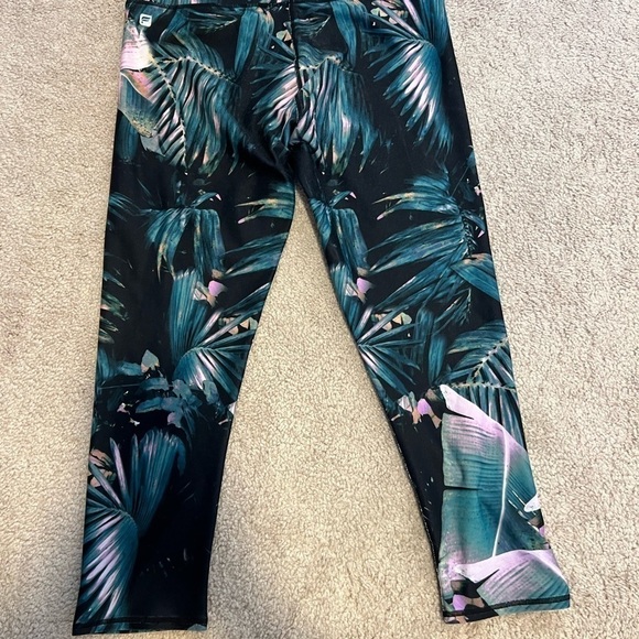 FABLETICS Women’s Tropical Print Leggings Fits S/M - Picture 3 of 9